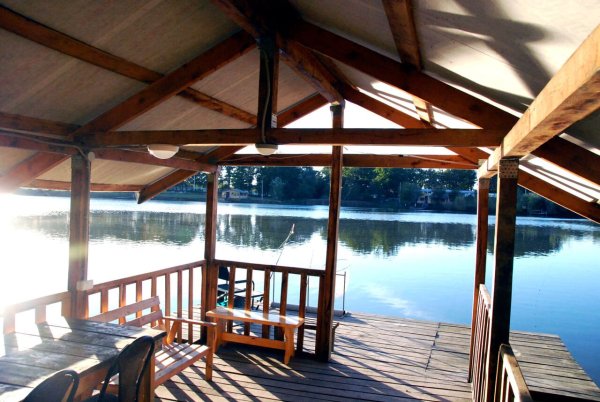 Изумрудное озеро беседки