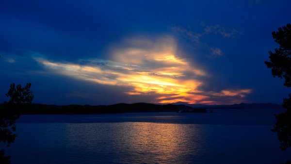 Спокойное озеро