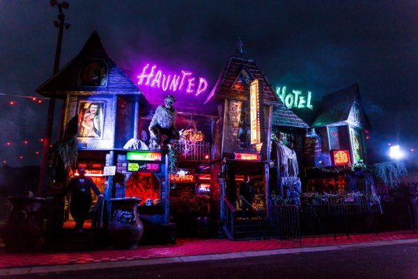 Населённый призраками дом Ортона и спунера