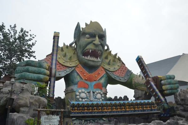 Парк аттракционов ужасы