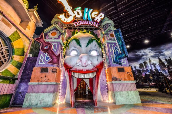 Парк развлечений ворнер БРОС Абу Даби