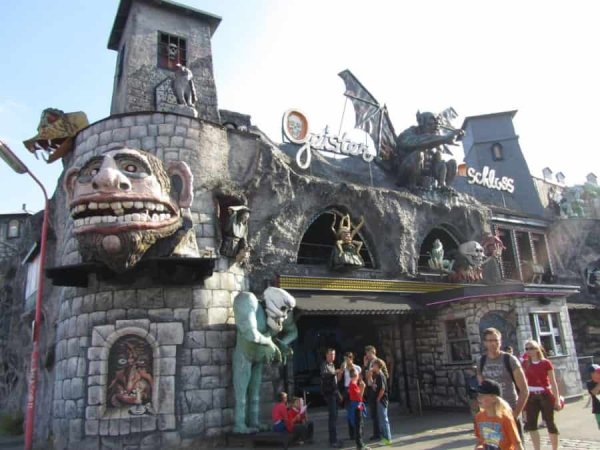 Парк аттракционов комната страха