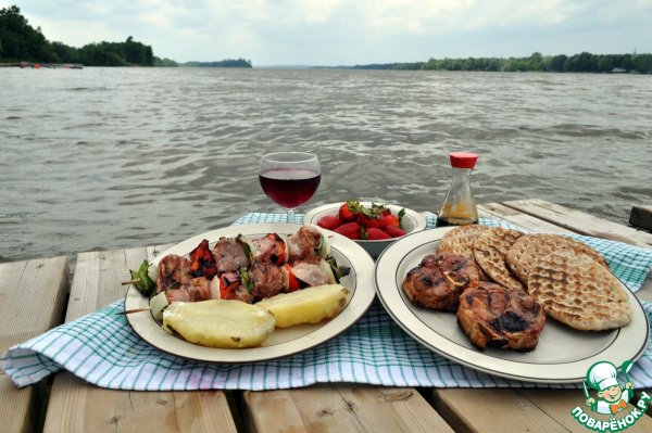 Шашлык на берегу озера