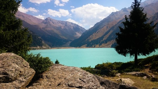 Озеро большое Алматинское Казахстана Алматы