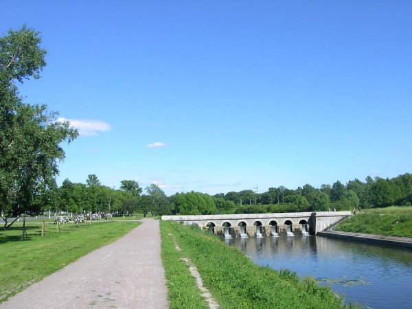 Полежаевский парк в Санкт-Петербурге