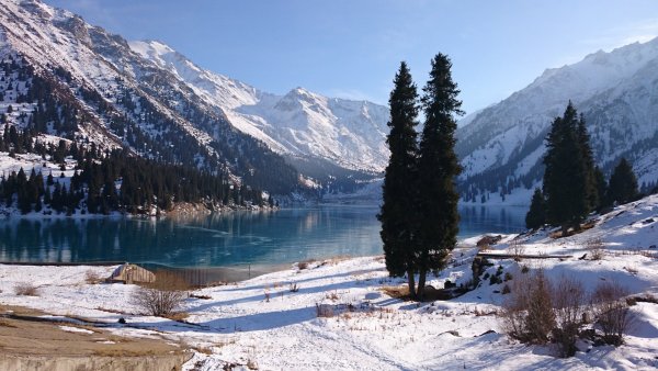 Большое Алматинское озеро зима