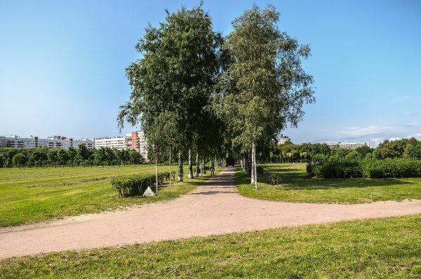 Полежаевский парк в Санкт-Петербурге