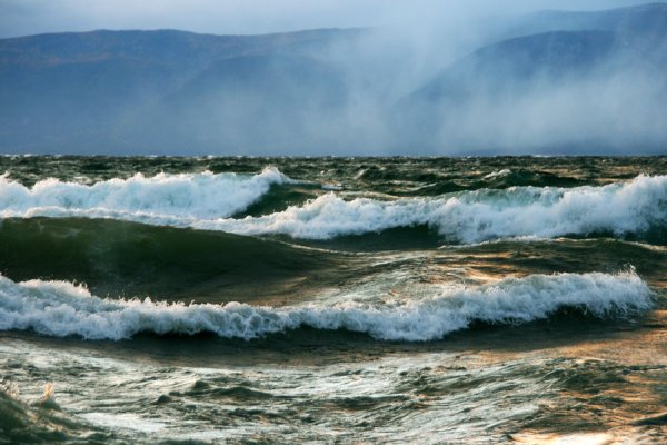 Озеро Байкал шторм
