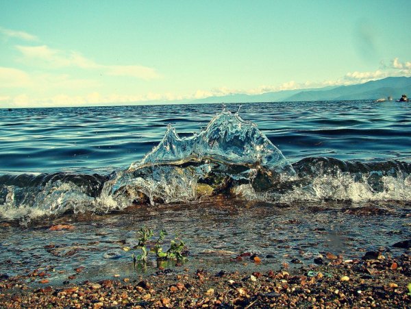 Озеро Байкал волны