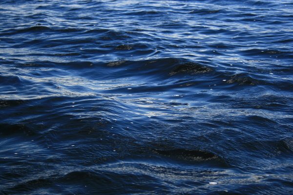 Реки с волнами озера