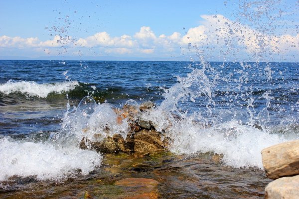 Волна Байкала вода