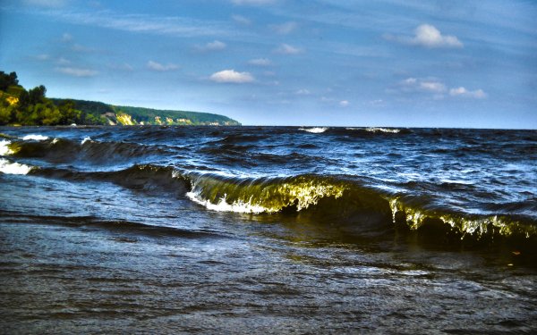 Волны у берега