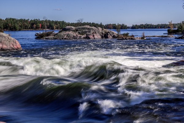 Речка с волнами