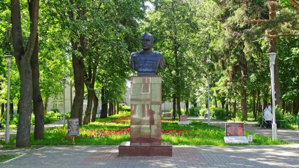 Памятник Жукова Арзамас