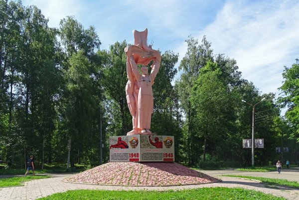 Памятник-монумент славы Арзамасского Комсомола в Арзамасе