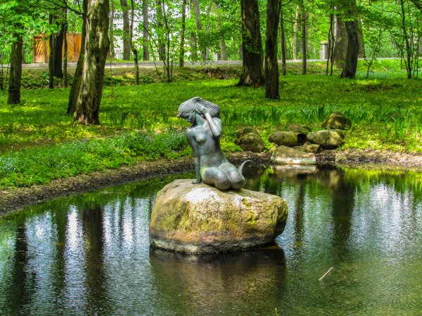 Скульптуры парка Несвижского замка