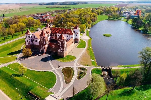 Мирский замок сад