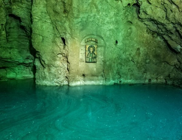 Гора Машук и озеро провал Пятигорск