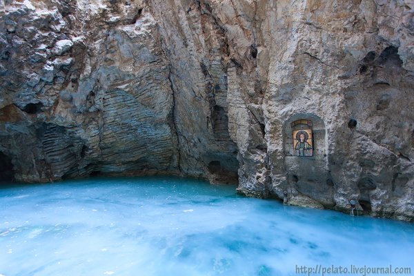 Грот провал в Пятигорске