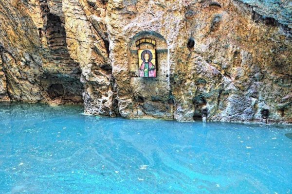 Гора Машук и озеро провал Пятигорск