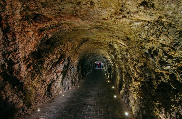 Пещерное озеро провал Пятигорск