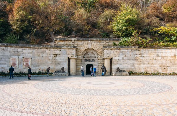 Озеро провал в Пятигорске осенью