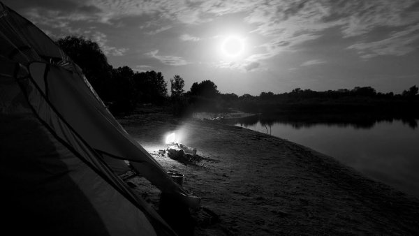 Палатка озеро костер