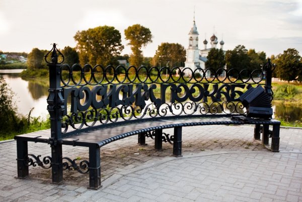 Памятник посидим поокаем в Вологде