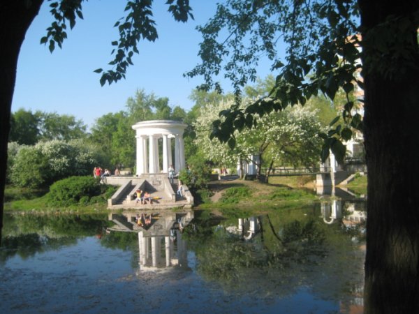 Парк возле дворца пионеров в Брянске