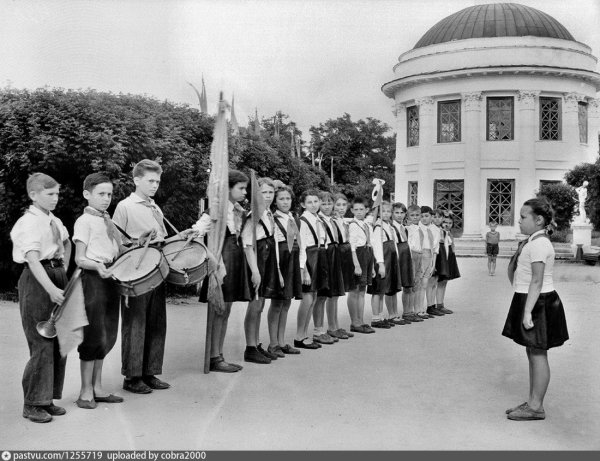 Свердловск парк дворца пионеров