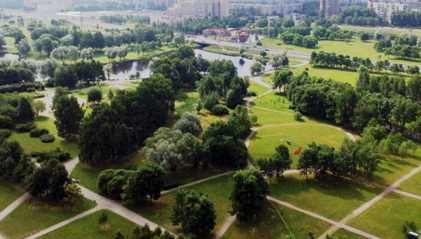 Муринский парк в Санкт-Петербурге