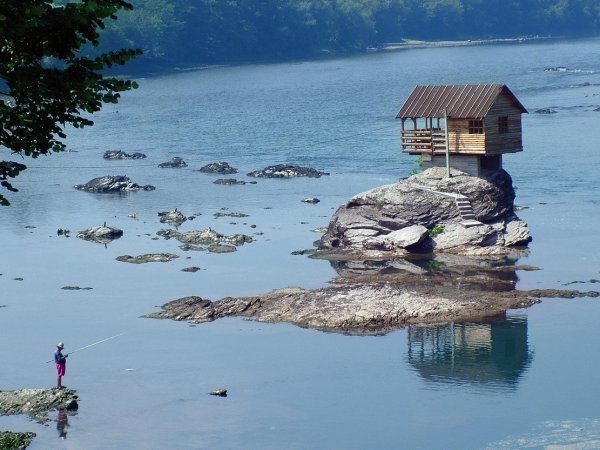 Домик на Дрине в Сербии