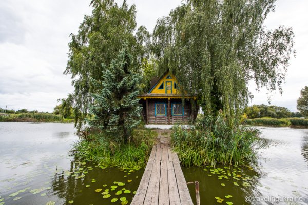 Дом посреди озера