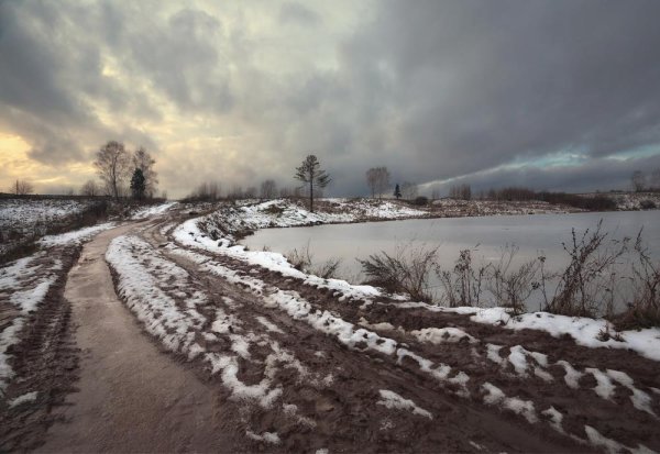 Поздняя осень дорога в деревне