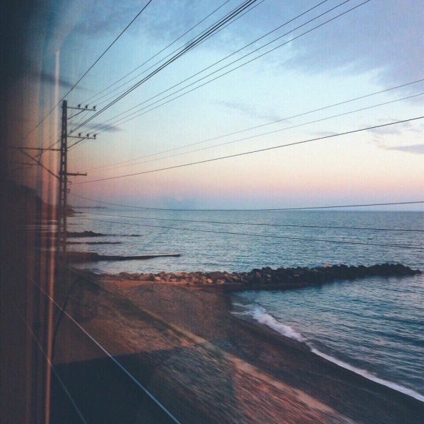 Море позади