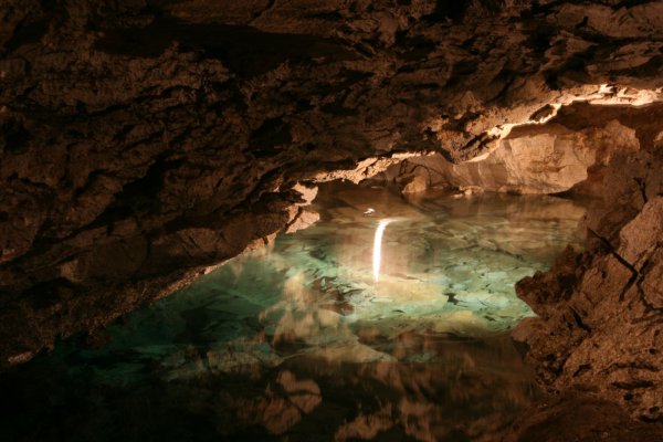 Кунгурская Ледяная пещера озера