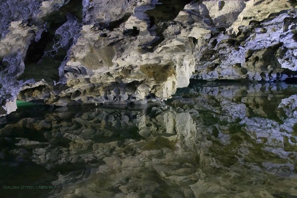 Кунгурская Ледяная пещера большое подземное озеро