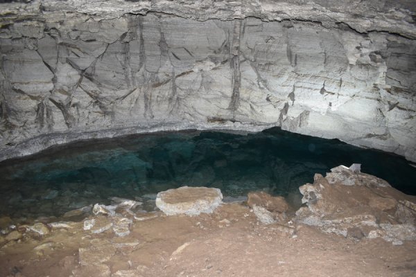 Большое подземное озеро в Кунгурской пещере
