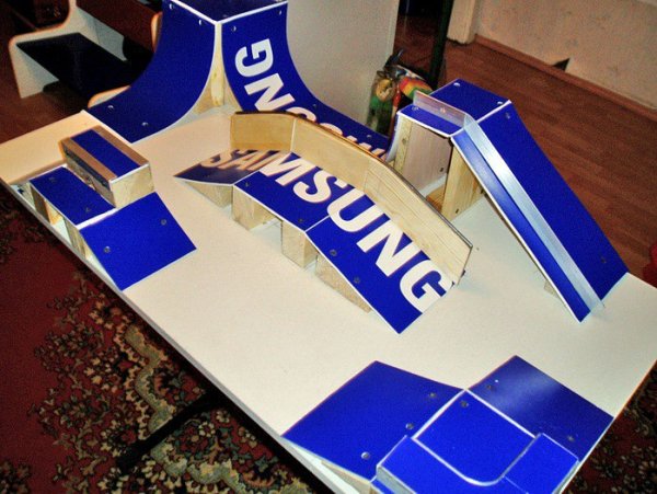 Скейт парк для фингерборда из картона