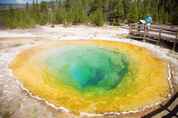 Озеро утренней славы, национальный парк Yellowstone в США