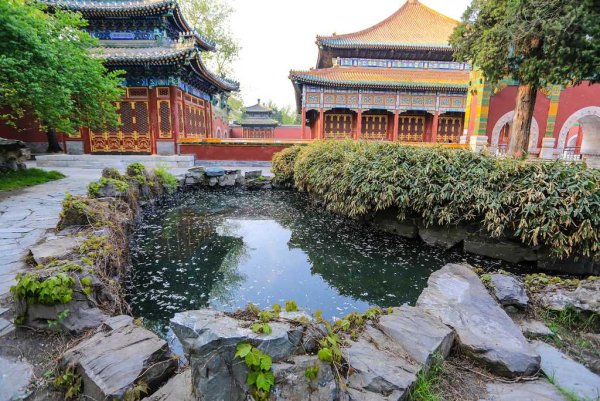 Садово-парковый комплекс Бейхай в Пекине