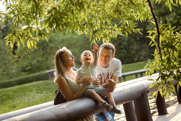 Прогулочная семейная фотосессия