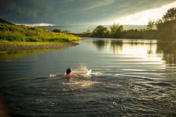 Купание в речке Эстетика