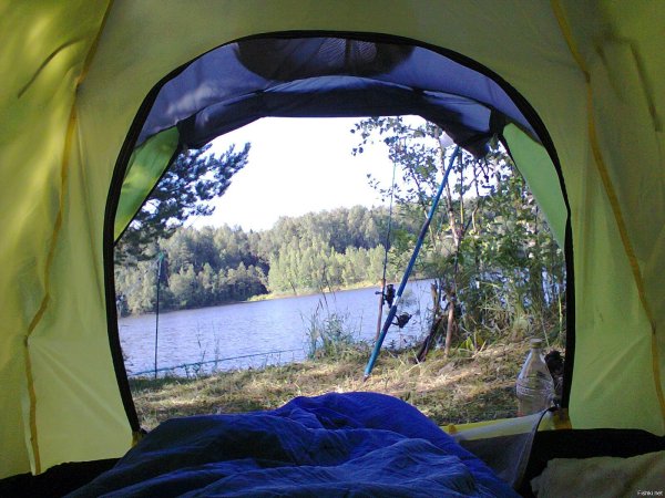 Вид из палатки на реку
