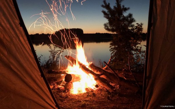 Палатка костёр кемпинг