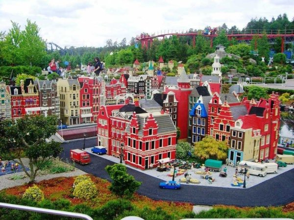 Парк аттракционов Леголенд