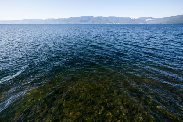 Вода Байкал на озере Байкал
