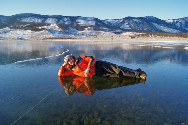 Озеро Байкал прозрачный лед