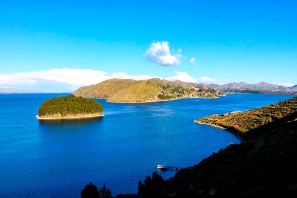 Высокогорное озеро Титикака