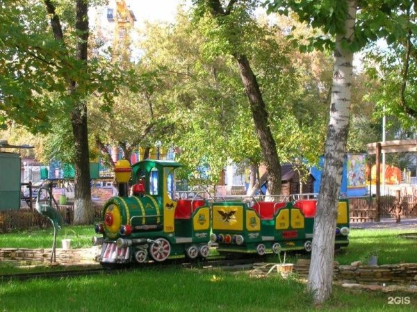 Аттракционы в парке тополя город Оренбург